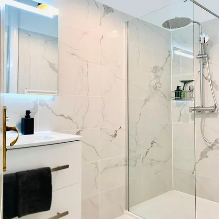 Apartment Chic & Spacious Getaway In - 10min To