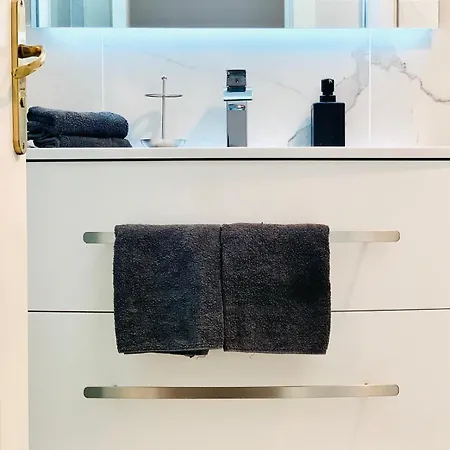 Chic & Spacious Getaway In - 10min To * 尼斯