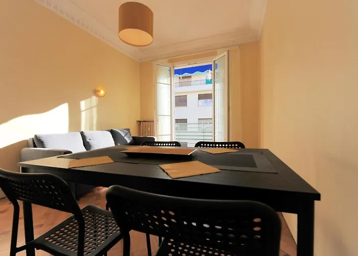 Chic & Spacious Getaway In - 10min To Appartement